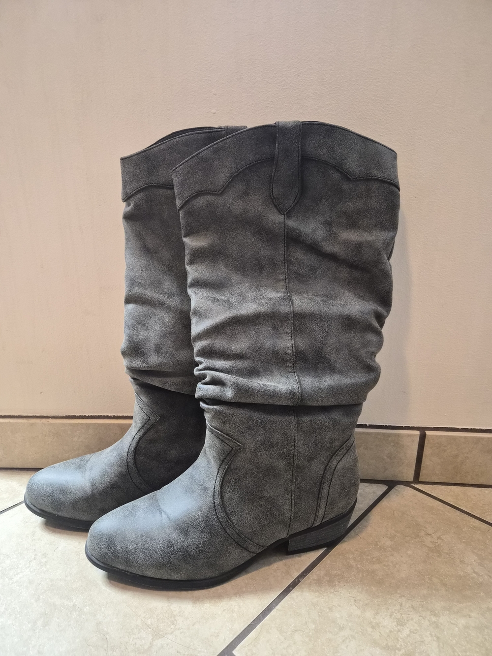 Women’s Slouchy Mid-Calf Boots in Gray